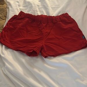 Size large women’s Patagonia baggie shorts EUC!